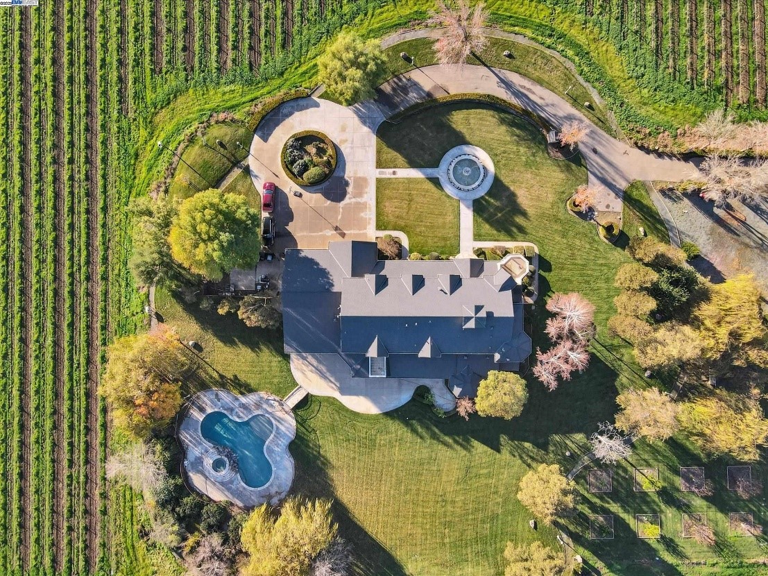 Welcome  <span style="color:#c5a95f;">Home With </span>Diane